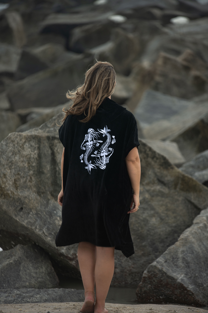 Finfolk Deadly Depths Black Changing Poncho
